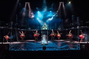 Reece Dinsdale, Claudia Kariuki, and the cast of A Christmas Carol Photo