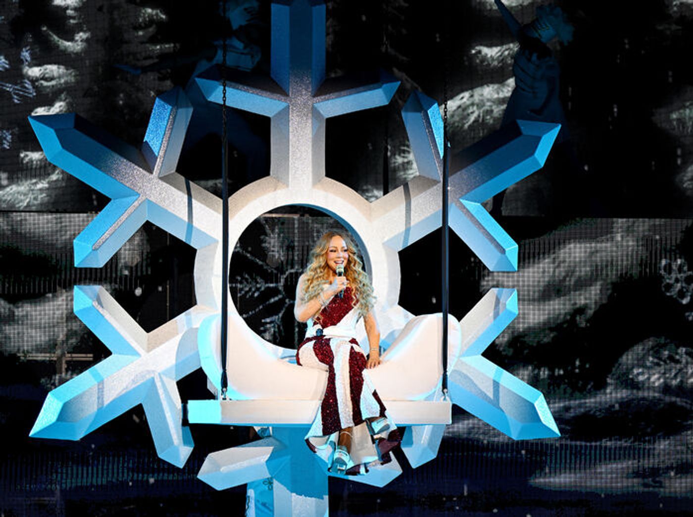 Photos: Mariah Carey Kicks Off 'Christmastime in Las Vegas' Holiday Residency  Image