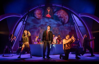 Max Mirza and the cast Photo