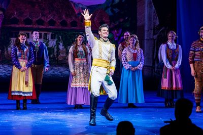 Sam Gravitte and the cast  Photo