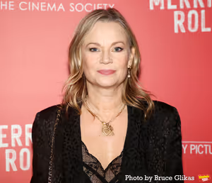 Samantha Mathis Photo