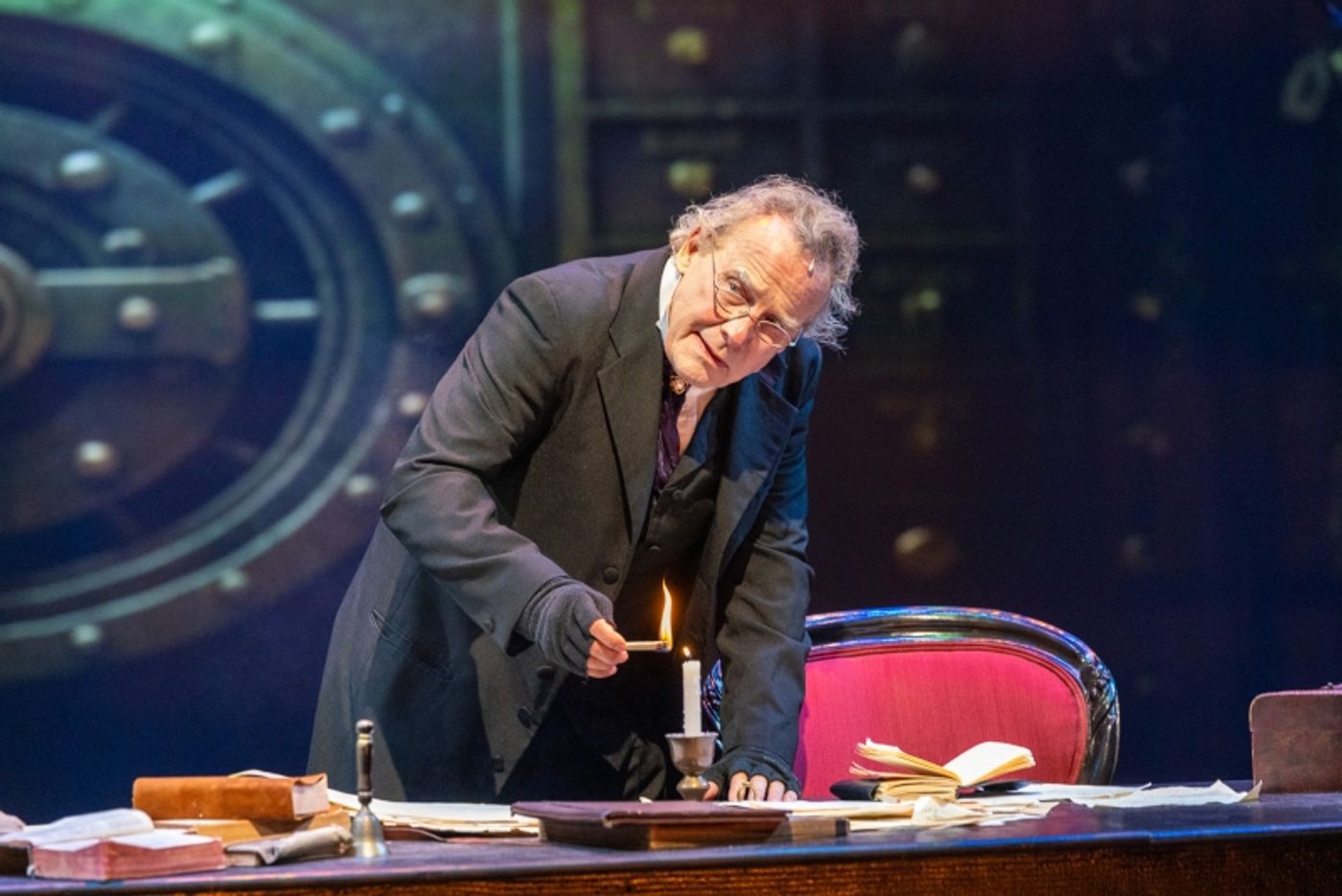 Review: Family-Friendly Holiday Magic Abounds in A CHRISTMAS CAROL  Image