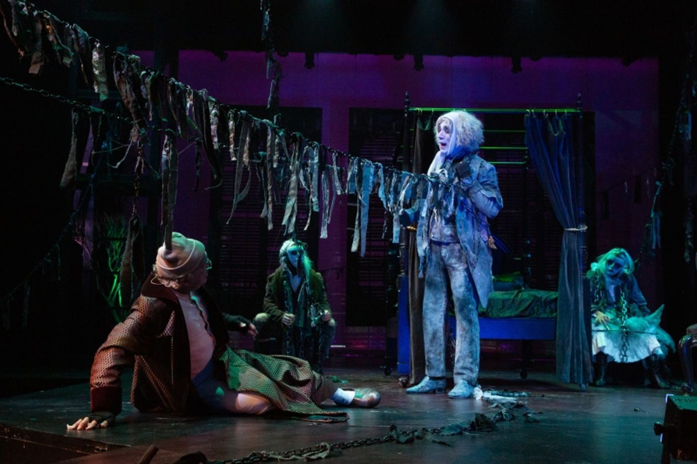 Review: Family-Friendly Holiday Magic Abounds in A CHRISTMAS CAROL  Image