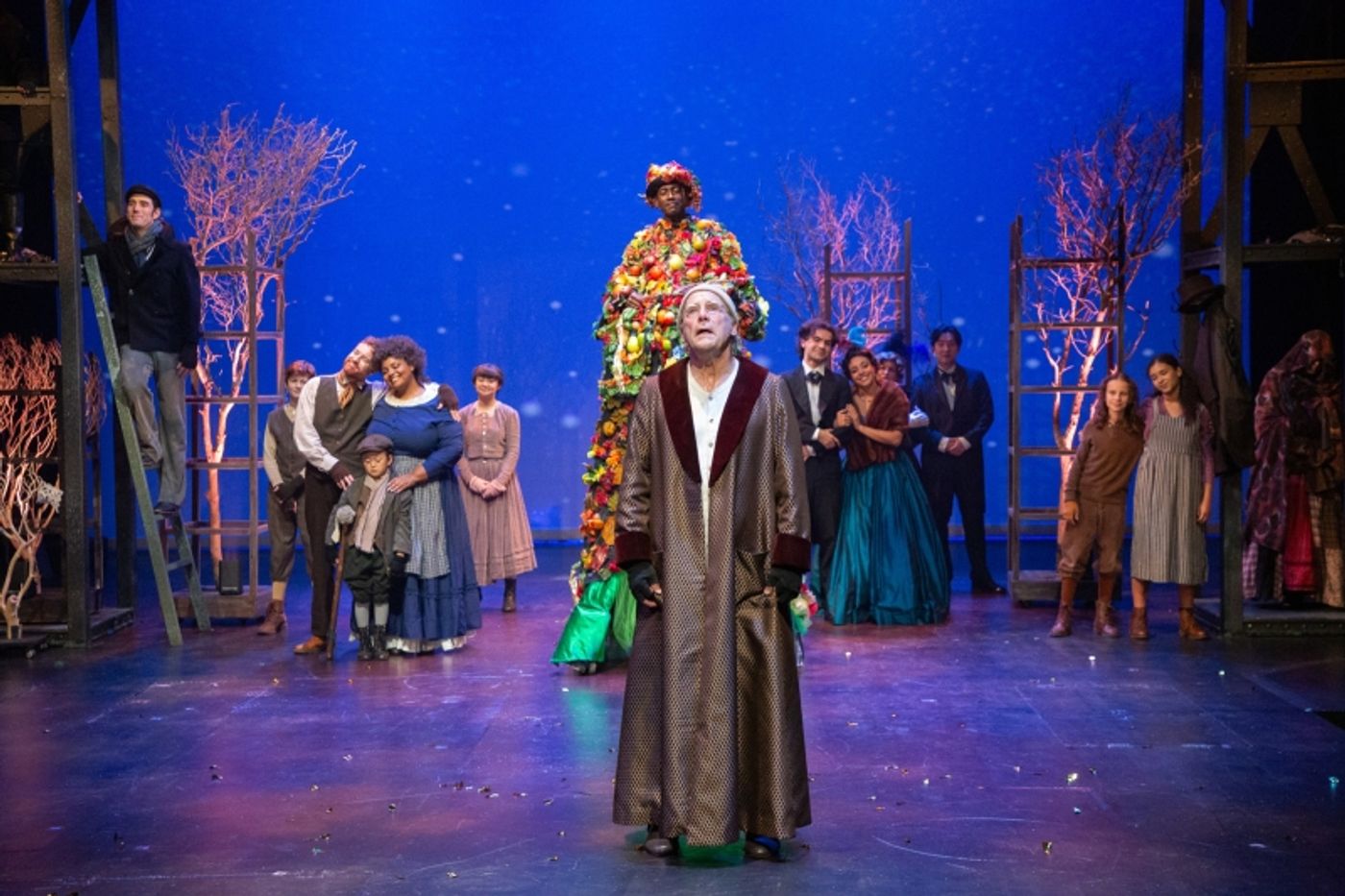 Review: Family-Friendly Holiday Magic Abounds in A CHRISTMAS CAROL  Image