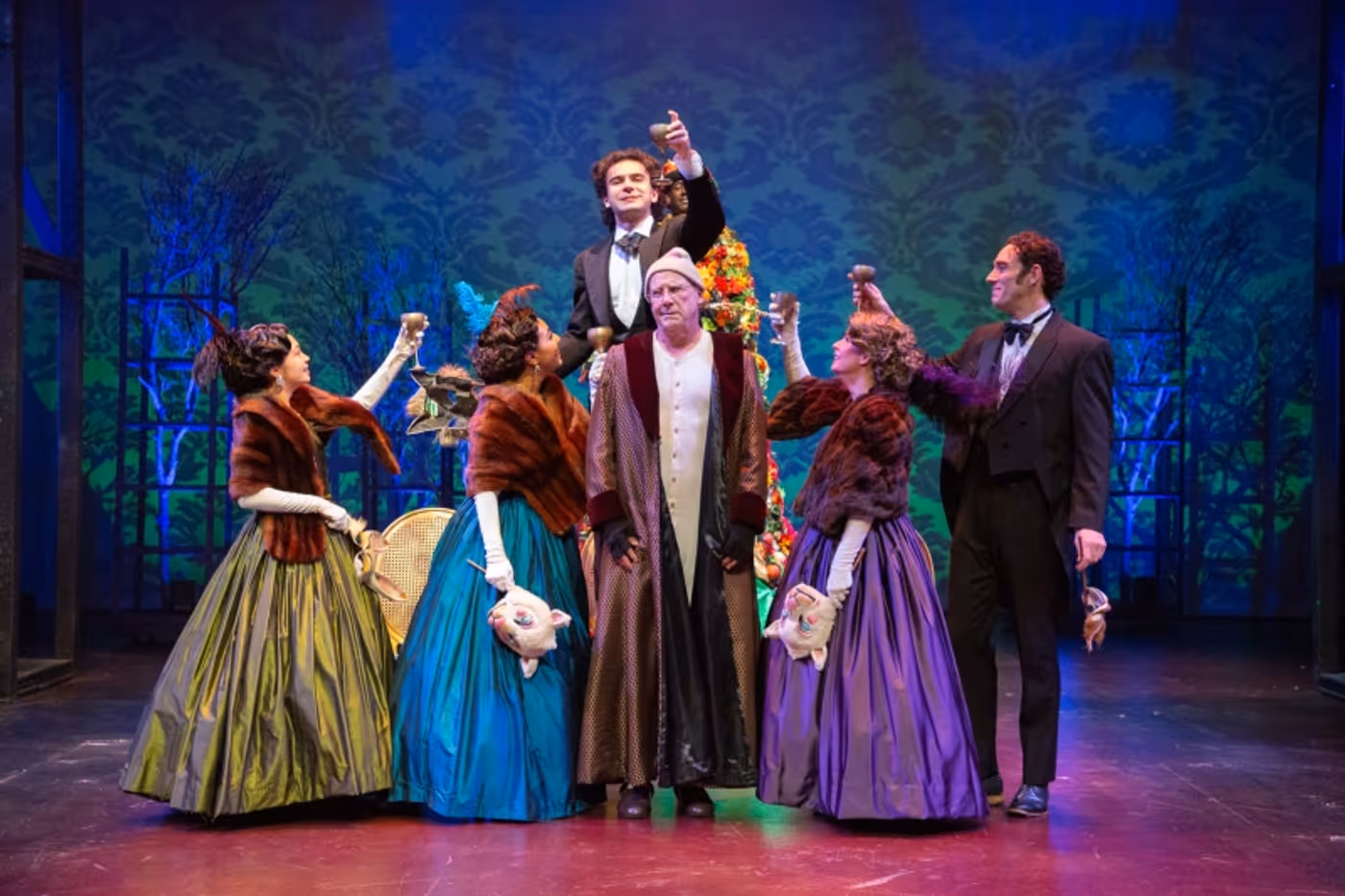 Review: Family-Friendly Holiday Magic Abounds in A CHRISTMAS CAROL  Image