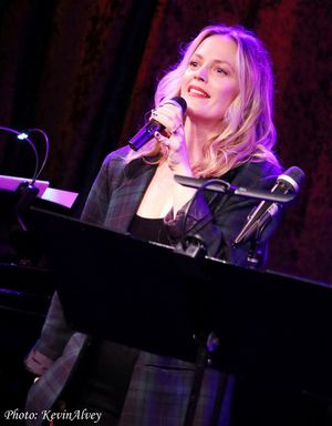 Elizabeth Stanley @ BroadwayWorld Elizabeth Stanley Photo