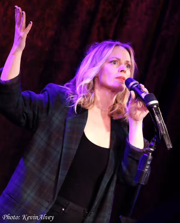 Elizabeth Stanley Photo