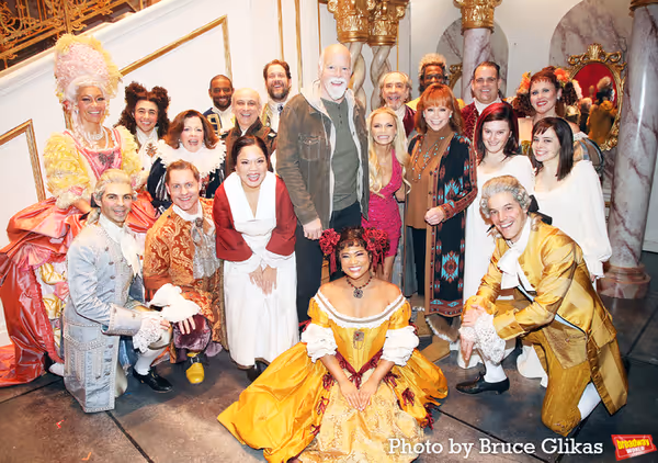 Reba McEntire & Rex Linn pose with The Cast of 