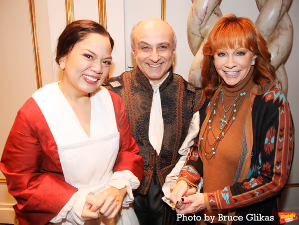 Melody Butiu, Stephen DeRosa and Reba McEntire  Photo