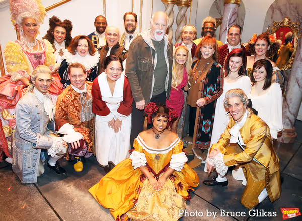 Reba McEntire & Rex Linn pose with The Cast of 