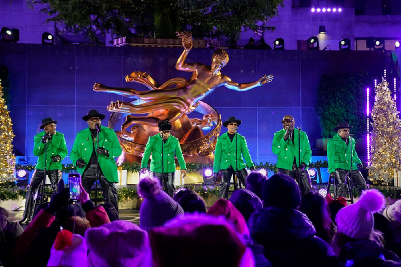 Photos: Kristin Chenoweth, Laufey, & More in NBC's CHRISTMAS IN ROCKEFELLER CENTER  Image