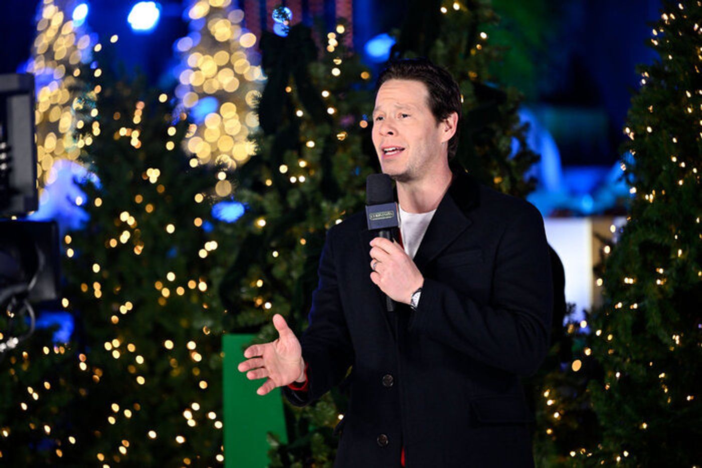 Photos: Kristin Chenoweth, Laufey, & More in NBC's CHRISTMAS IN ROCKEFELLER CENTER  Image