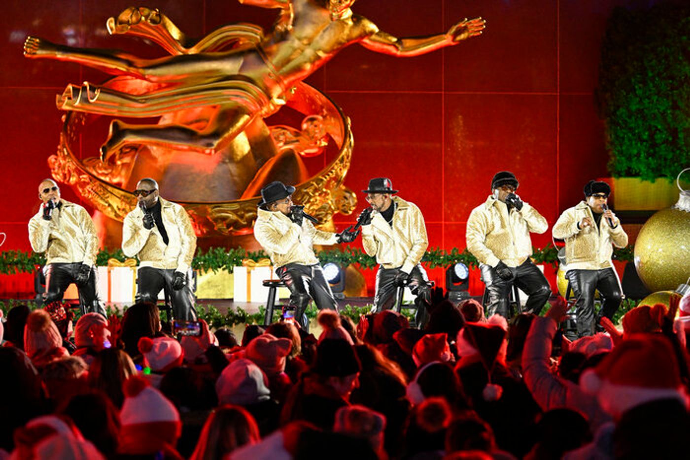 Photos: Kristin Chenoweth, Laufey, & More in NBC's CHRISTMAS IN ROCKEFELLER CENTER  Image