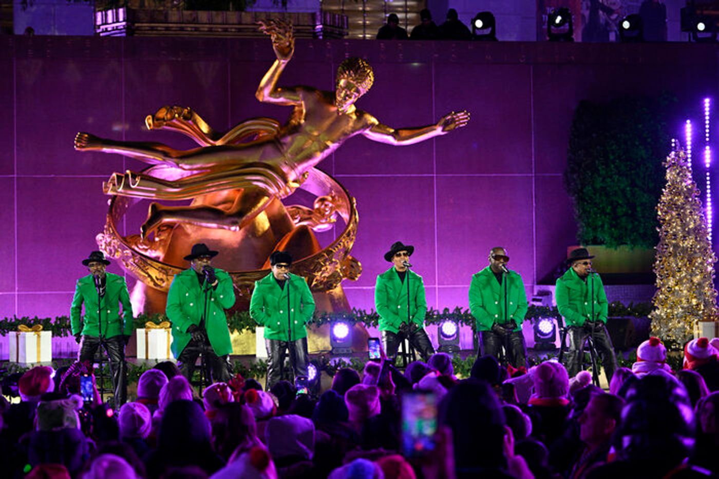 Photos: Kristin Chenoweth, Laufey, & More in NBC's CHRISTMAS IN ROCKEFELLER CENTER  Image