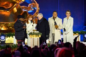 Al Roker, Host Reba McEntire, Jerry Speyer, Crag Melvin, Savannah Guthrie Photo