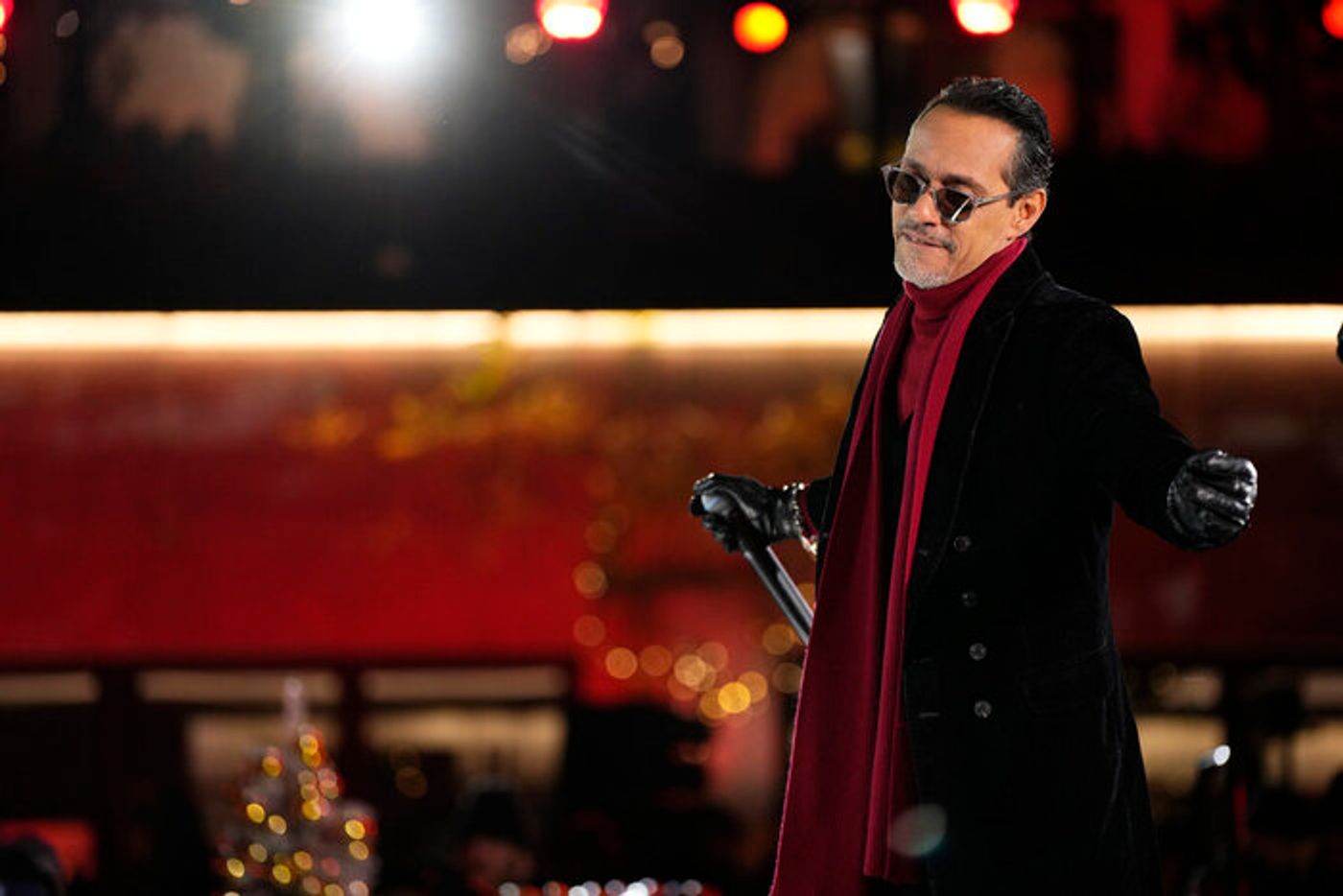 Photos: Kristin Chenoweth, Laufey, & More in NBC's CHRISTMAS IN ROCKEFELLER CENTER  Image