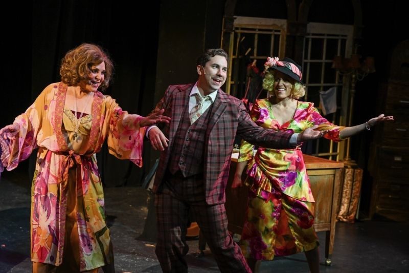 Review: ANNIE at Palm Canyon Theatre  Image