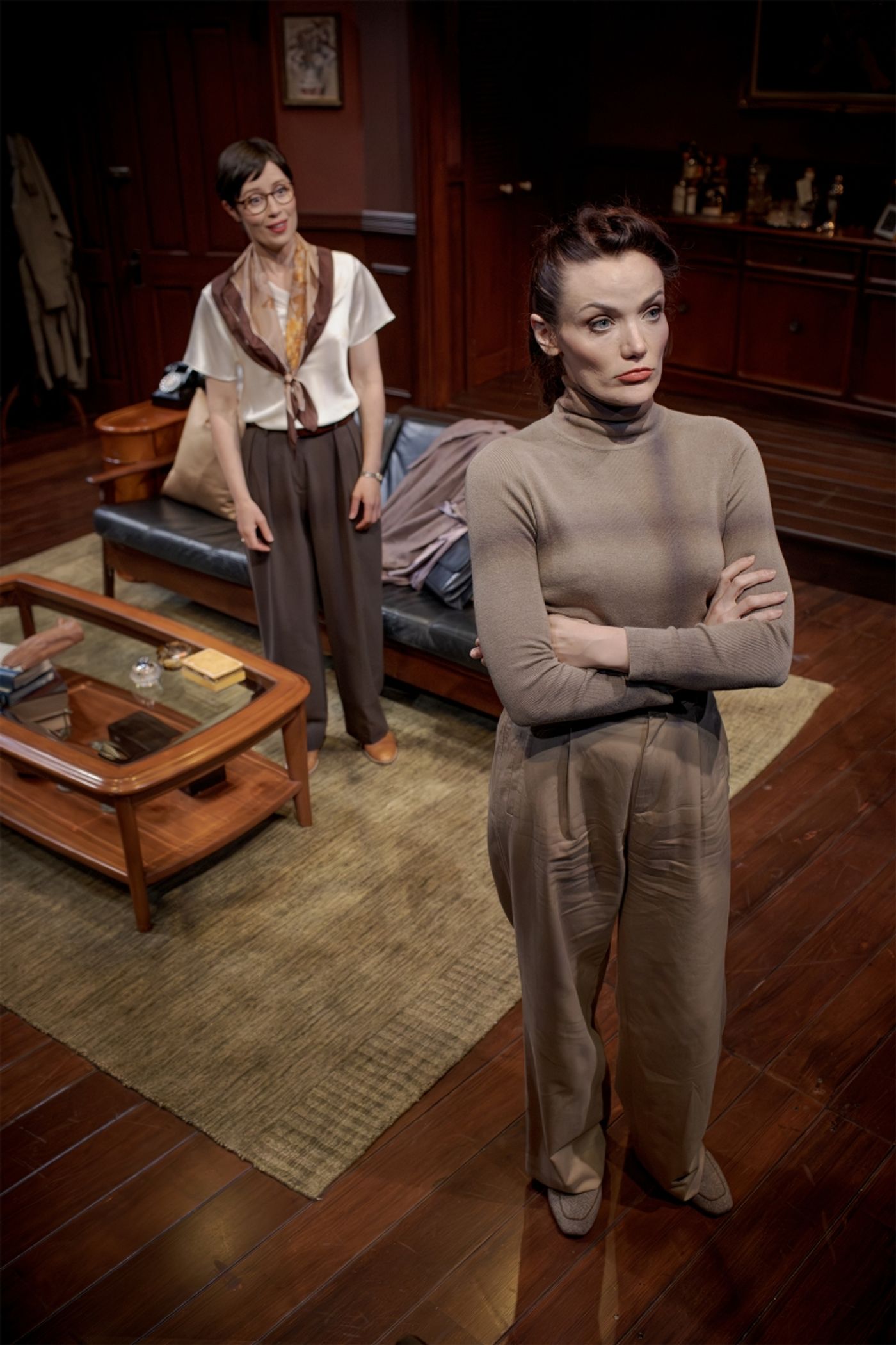 REVIEW: Jeffrey Hatcher’s Stage Adaptation of DIAL M FOR MURDER Brings An Extra Twist To The Thriller  Image