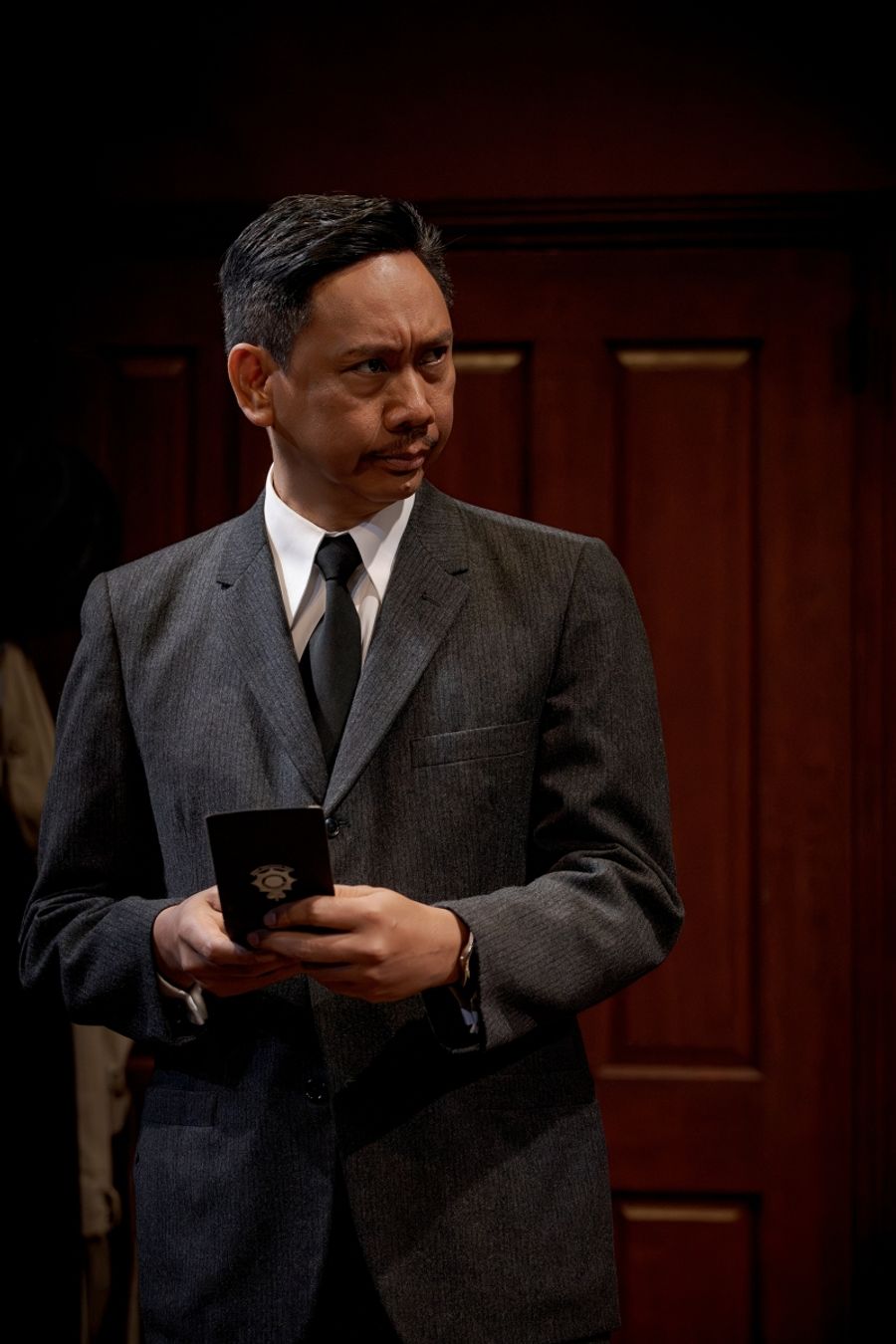 REVIEW: Jeffrey Hatcher’s Stage Adaptation of DIAL M FOR MURDER Brings An Extra Twist To The Thriller Image