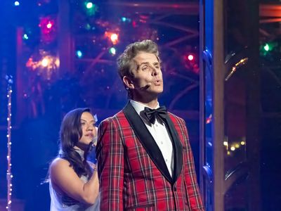 Joey McIntyre and Cheyenne Isabel Wells Photo