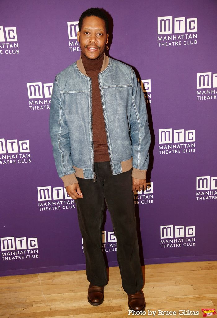 Photos: Carrie Coon and the Cast of BUG Meets the Press — photo 14 of 21