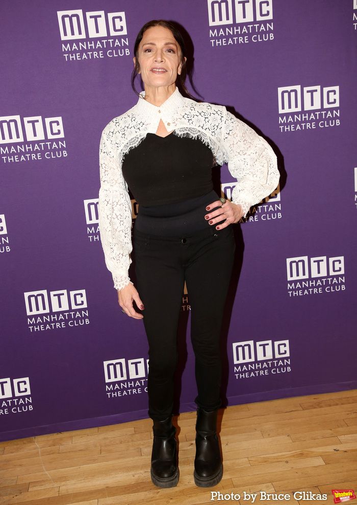 Photos: Carrie Coon and the Cast of BUG Meets the Press — photo 18 of 21