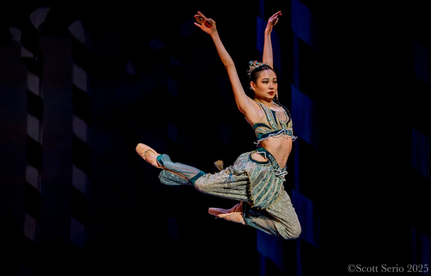 Review: Philadelphia Ballet's Holiday Staple The Nutcracker Returns to the Academy of Music Review: Philadelphia Ballet's Holiday Staple The Nutcracker Returns to the Academy of Music Image