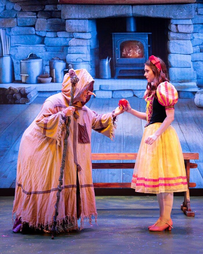 Photos: Laguna Playhouse's A SNOW WHITE CHRISTMAS Photos: Laguna Playhouse's A SNOW WHITE CHRISTMAS Image