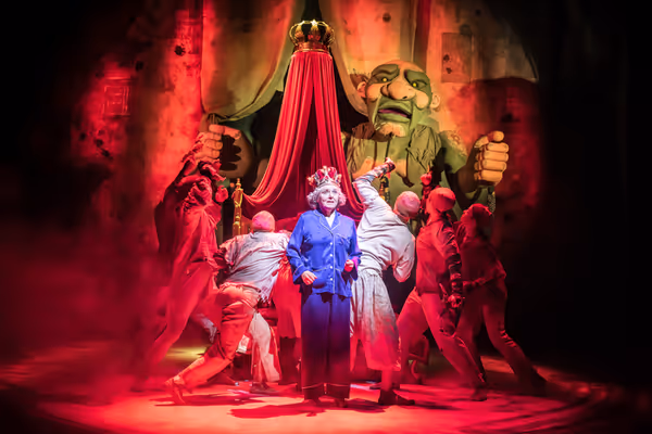 Helena Lymbery & Puppeteers Photo