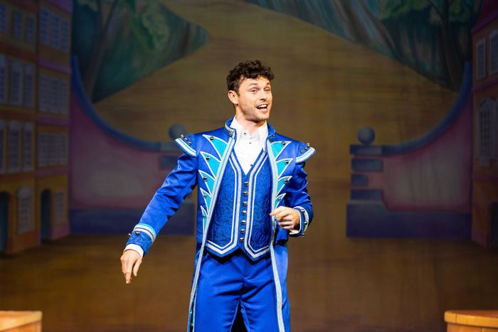 Photos: CINDERELLA Pantomime at the Richmond Theatre — photo 12 of 19