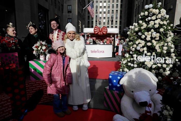 Photos: Kristin Chenoweth Surprises Make-A-Wish Kid at Holiday Pop-Up Photos: Kristin Chenoweth Surprises Make-A-Wish Kid at Holiday Pop-Up Image
