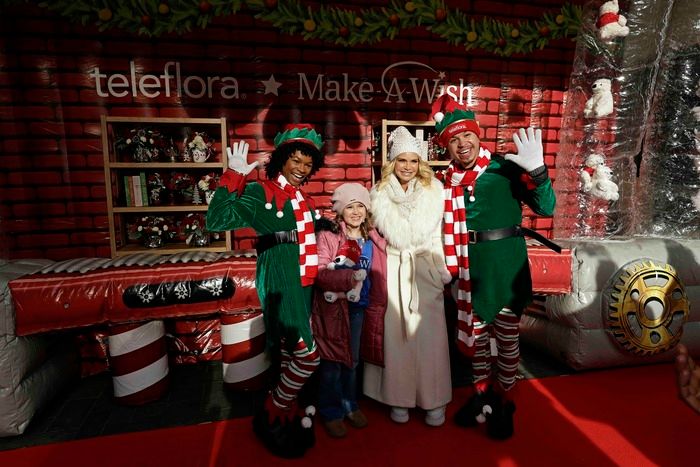 Photos: Kristin Chenoweth Surprises Make-A-Wish Kid at Holiday Pop-Up Photos: Kristin Chenoweth Surprises Make-A-Wish Kid at Holiday Pop-Up Image