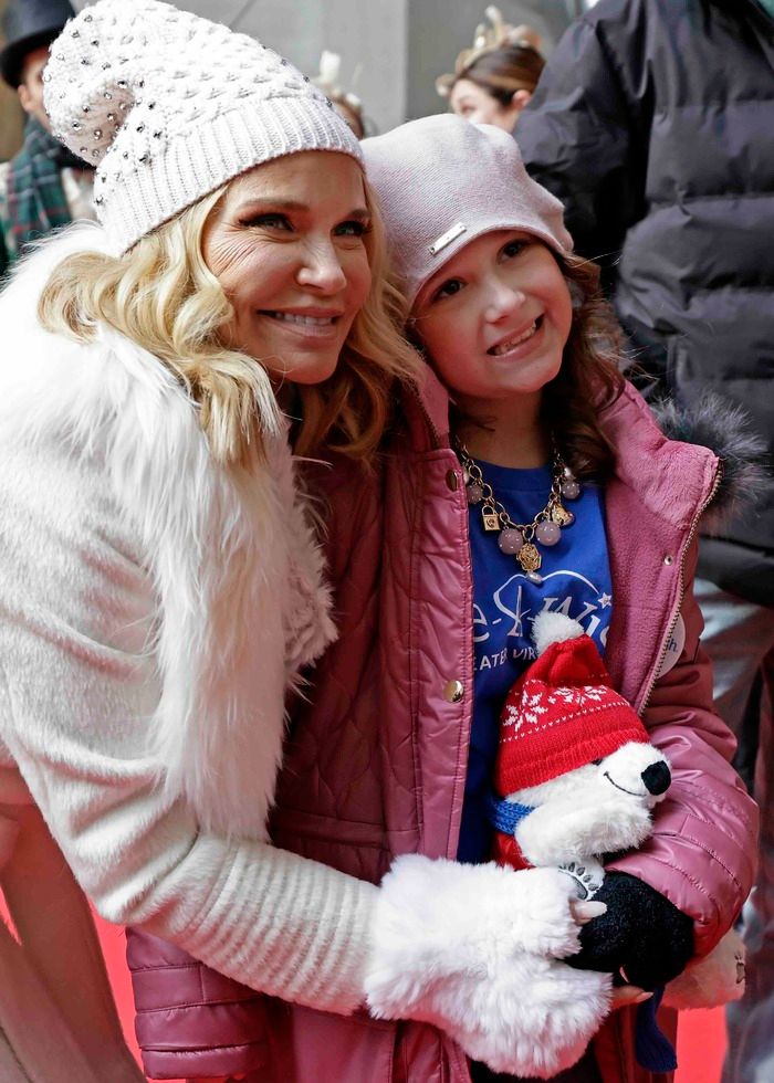 Photos: Kristin Chenoweth Surprises Make-A-Wish Kid at Holiday Pop-Up Photos: Kristin Chenoweth Surprises Make-A-Wish Kid at Holiday Pop-Up Image