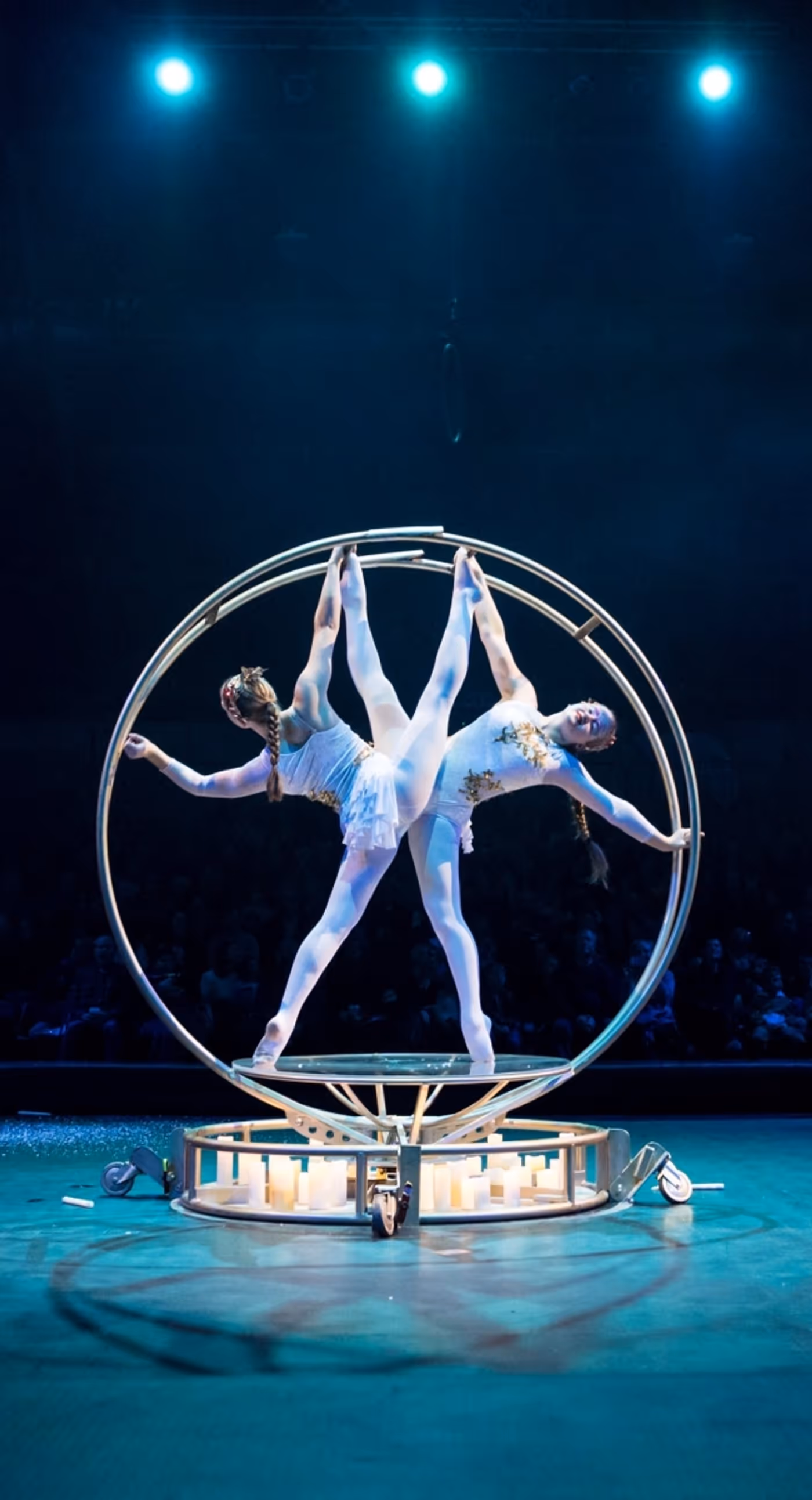 Review: HOLIDAY SHOW 2025 - SOLSTICE at Circus Juventas Review: HOLIDAY SHOW 2025 - SOLSTICE at Circus Juventas Image