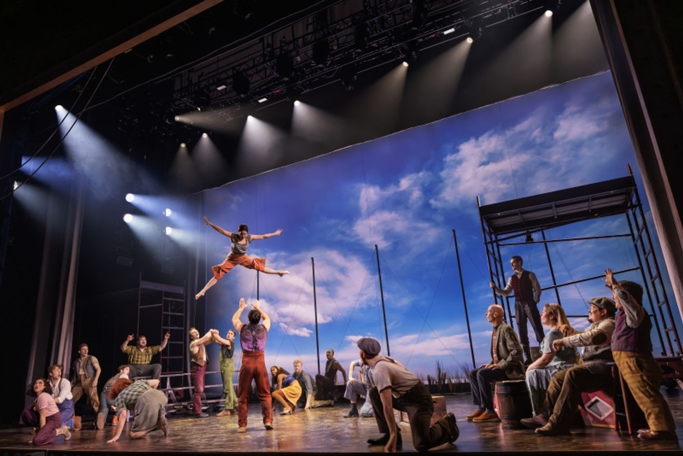 Review: WATER FOR ELEPHANTS at The National Theatre  Image