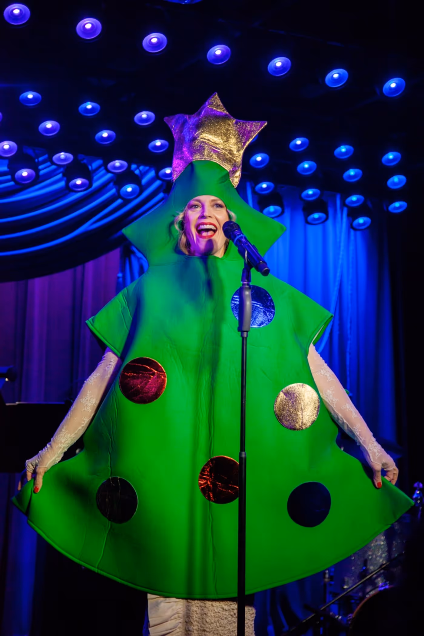 Review: Elizabeth Stanley's LET YOUR HEART BE LIGHT at The Laurie Beechman Theatre Is Playful and Perfect Review: Elizabeth Stanley's LET YOUR HEART BE LIGHT at The Laurie Beechman Theatre Is Playful and Perfect Image