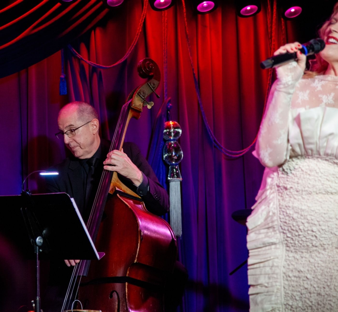 Review: Elizabeth Stanley's LET YOUR HEART BE LIGHT at The Laurie Beechman Theatre Is Playful and Perfect Review: Elizabeth Stanley's LET YOUR HEART BE LIGHT at The Laurie Beechman Theatre Is Playful and Perfect Image