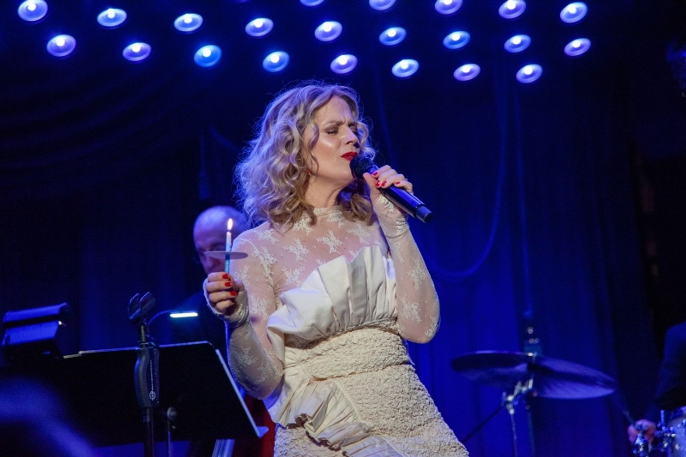 Review: Elizabeth Stanley's LET YOUR HEART BE LIGHT at The Laurie Beechman Theatre Is Playful and Perfect Review: Elizabeth Stanley's LET YOUR HEART BE LIGHT at The Laurie Beechman Theatre Is Playful and Perfect Image