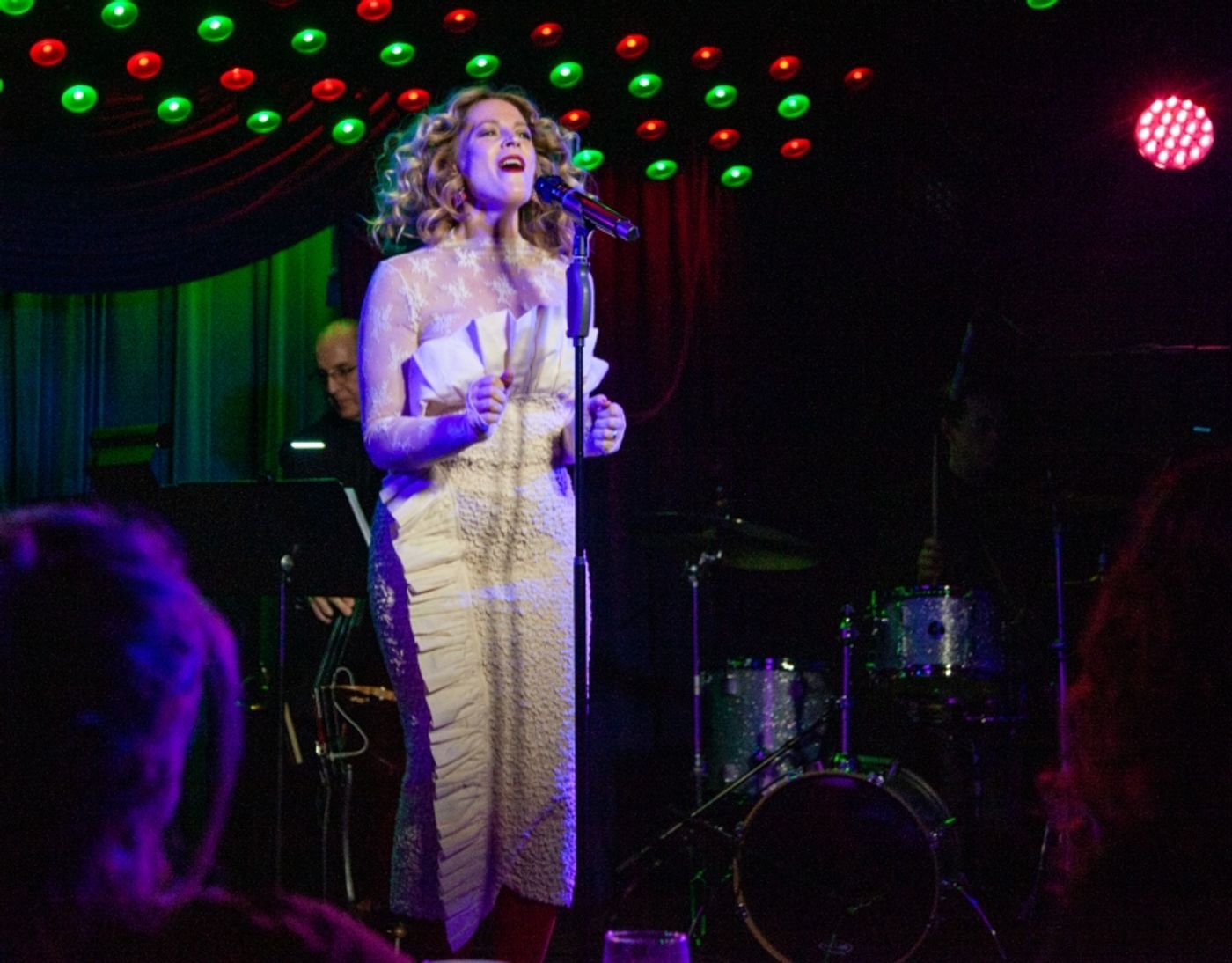 Review: Elizabeth Stanley's LET YOUR HEART BE LIGHT at The Laurie Beechman Theatre Is Playful and Perfect Review: Elizabeth Stanley's LET YOUR HEART BE LIGHT at The Laurie Beechman Theatre Is Playful and Perfect Image