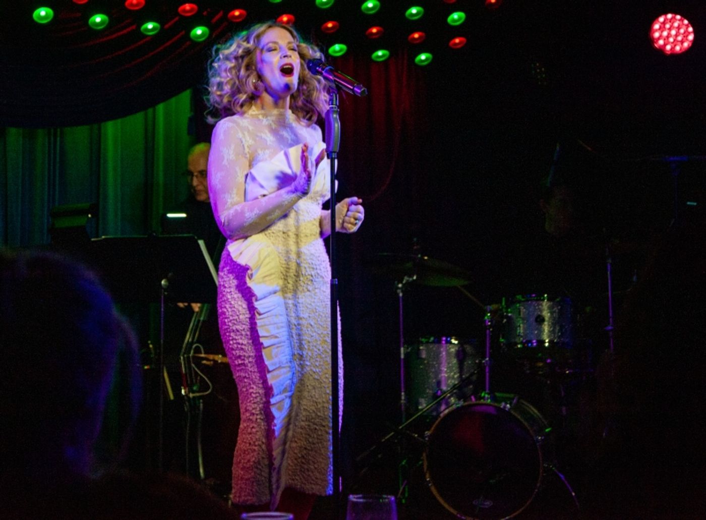 Review: Elizabeth Stanley's LET YOUR HEART BE LIGHT at The Laurie Beechman Theatre Is Playful and Perfect Review: Elizabeth Stanley's LET YOUR HEART BE LIGHT at The Laurie Beechman Theatre Is Playful and Perfect Image