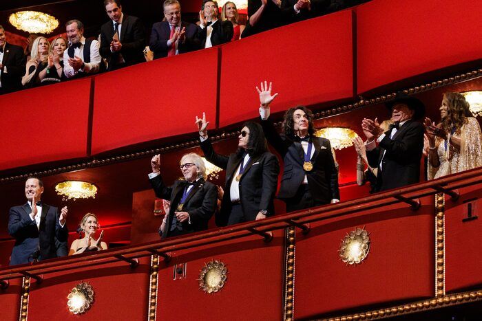 Photo: On the Red Carpet at the 2025 Kennedy Center Honors with Michael Crawford, Laura Osnes & More Photo: On the Red Carpet at the 2025 Kennedy Center Honors with Michael Crawford, Laura Osnes & More Image