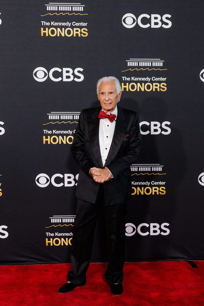 Photo: On the Red Carpet at the 2025 Kennedy Center Honors with Michael Crawford, Laura Osnes & More Photo: On the Red Carpet at the 2025 Kennedy Center Honors with Michael Crawford, Laura Osnes & More Image