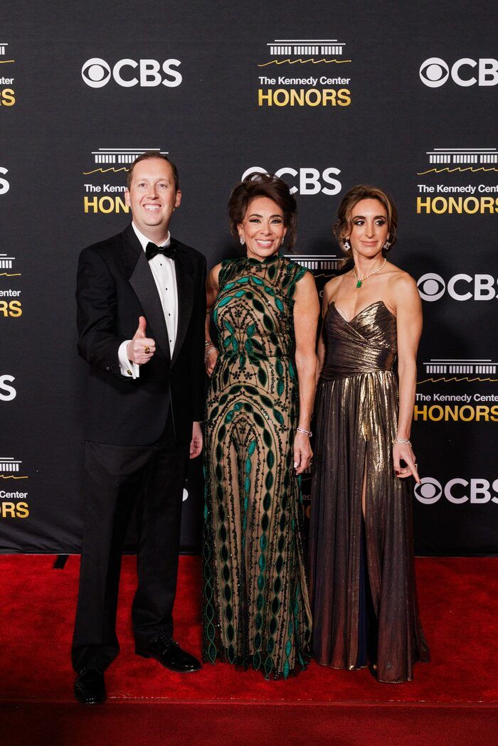 Photo: On the Red Carpet at the 2025 Kennedy Center Honors with Michael Crawford, Laura Osnes & More Photo: On the Red Carpet at the 2025 Kennedy Center Honors with Michael Crawford, Laura Osnes & More Image