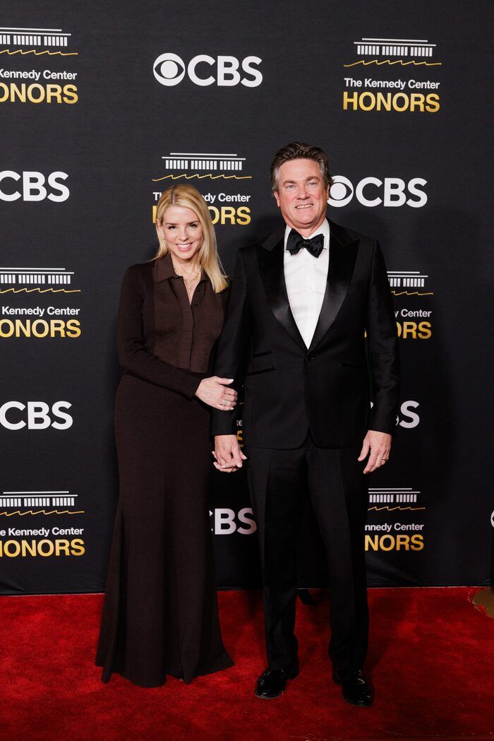 Photo: On the Red Carpet at the 2025 Kennedy Center Honors with Michael Crawford, Laura Osnes & More  Image