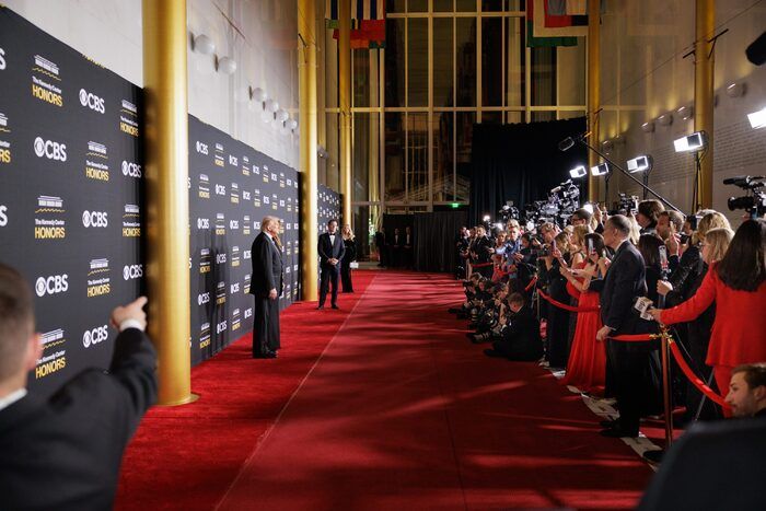 Photo: On the Red Carpet at the 2025 Kennedy Center Honors with Michael Crawford, Laura Osnes & More Photo: On the Red Carpet at the 2025 Kennedy Center Honors with Michael Crawford, Laura Osnes & More Image
