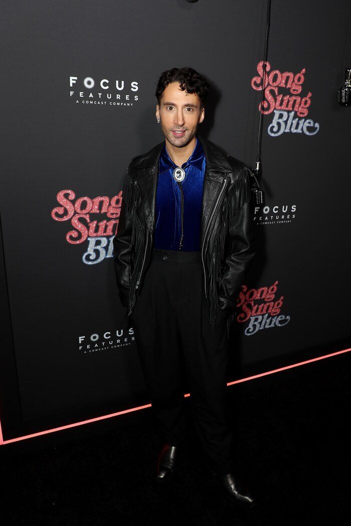 Photos: Hugh Jackman, Sutton Foster, & More at the New York SONG SUNG BLUE Premiere Photos: Hugh Jackman, Sutton Foster, & More at the New York SONG SUNG BLUE Premiere Image