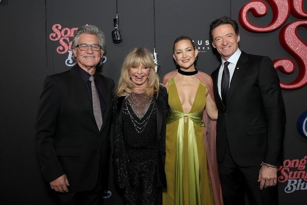Kurt Russell, Goldie Hawn, Kate Hudson and Hugh Jackman       Photo
