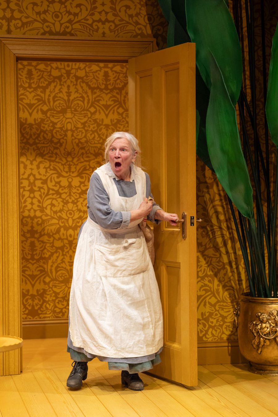Photos: Siobhan Finneran, Samantha Spiro and More in WHEN WE ARE MARRIED Image