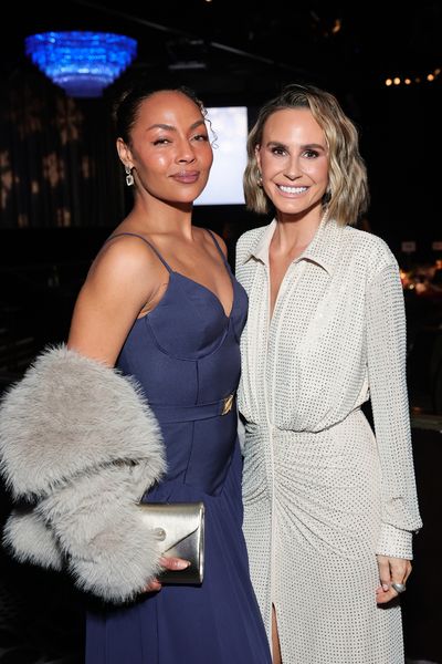 BEVERLY HILLS, CALIFORNIA - DECEMBER 15: (L-R) Ashley Everett and Keltie Knight atten Photo