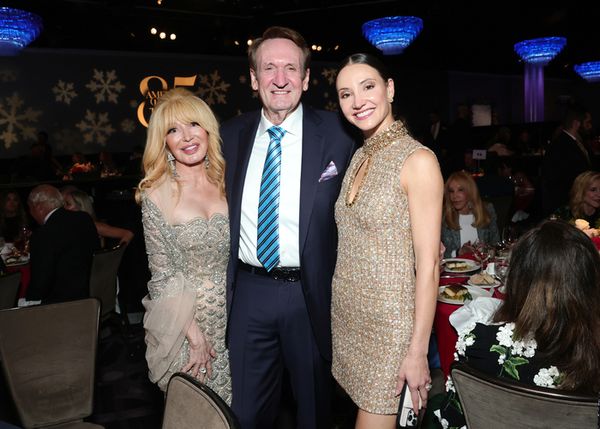 BEVERLY HILLS, CALIFORNIA - DECEMBER 15: (L-R) Elizabeth Segerstrom, honoree Stewart  Photo